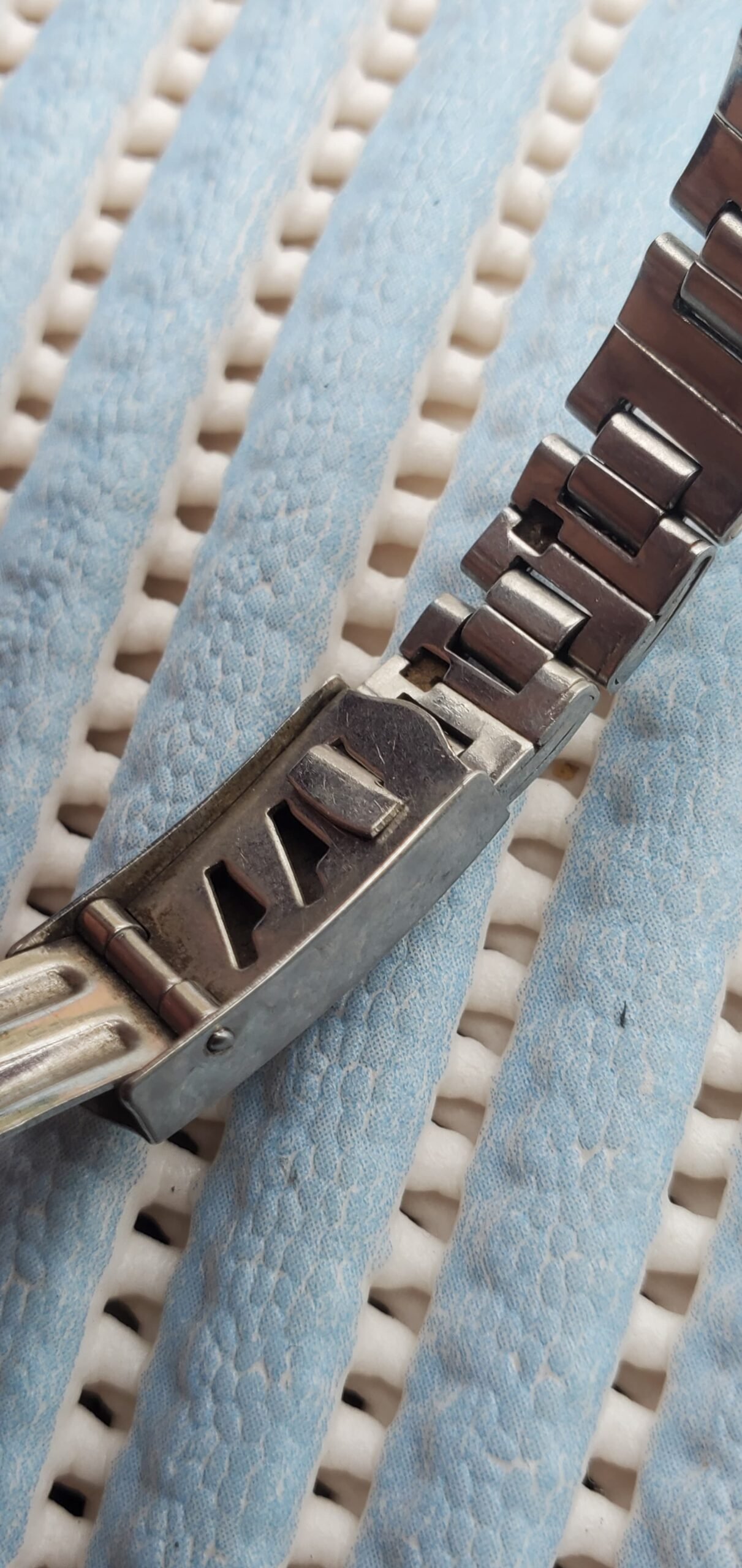 WhatsApp Image 2025-04-06 at 10.52.11 AM (1) Vintage & Rare Seiko Chorus 2118-0200 caliber Handwind Japan made Ladies Watch (USED) - Image 3