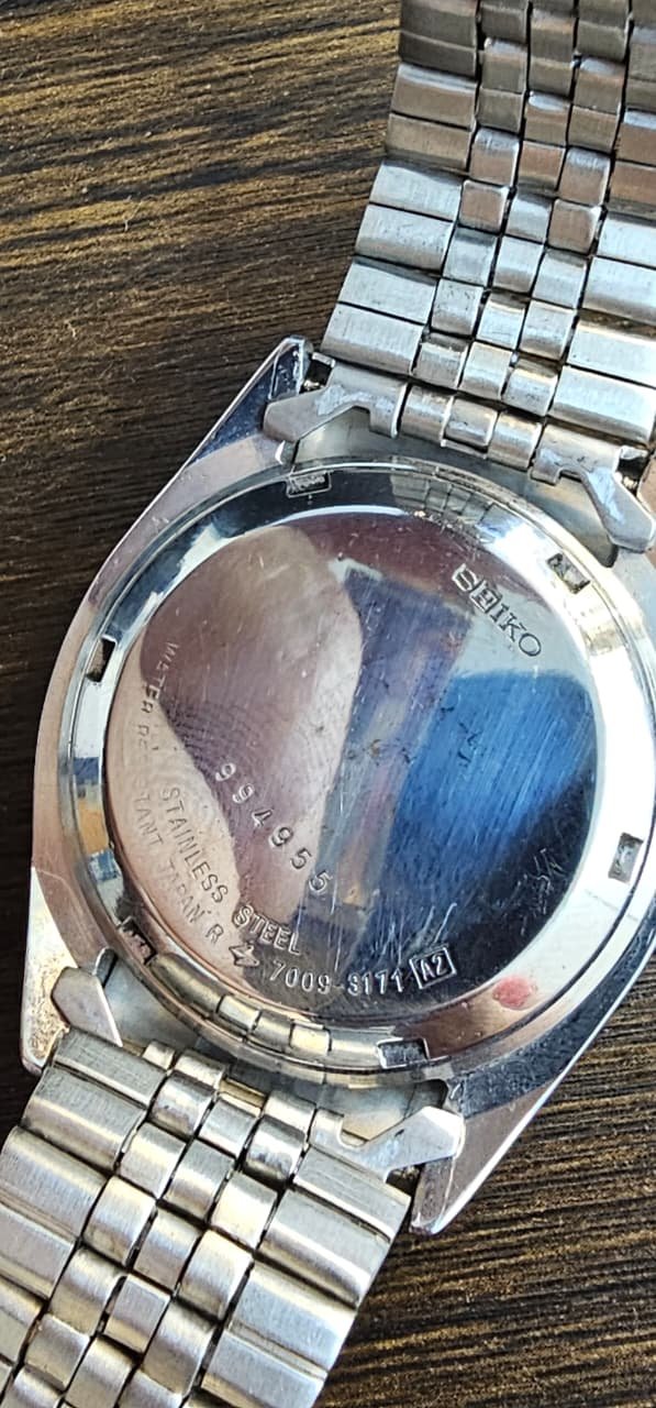 WhatsApp Image 2025-09-14 at 1.22.38 PM (1) Vintage Seiko 5 Automatic 7009 Caliber 21-Jewels Grey Dial Japan made Men’s watch (Used) - Image 4