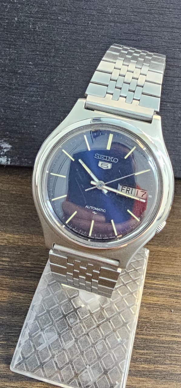 WhatsApp Image 2025-09-14 at 1.23.45 PM Vintage Seiko 5 Automatic 7009 Caliber 21-Jewels Blue Dial Japan made Men’s watch (Used) - Image 1