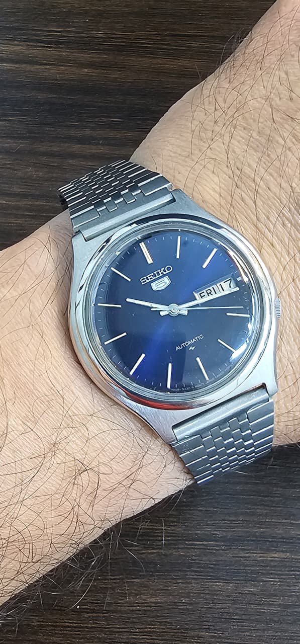 WhatsApp Image 2025-09-14 at 1.23.46 PM (1) Vintage Seiko 5 Automatic 7009 Caliber 21-Jewels Blue Dial Japan made Men’s watch (Used) - Image 2