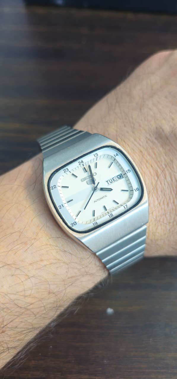 WhatsApp Image 2025-09-16 at 4.21.26 PM Vintage Seiko 5 Automatic 6309 Caliber 21-Jewels White Dial Japan made Men’s watch (Used) - Image 2