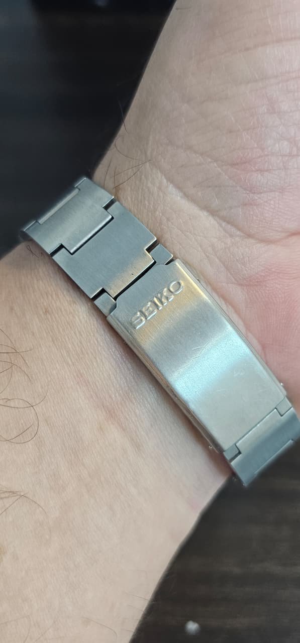 WhatsApp Image 2025-09-21 at 5.27.18 PM (3) Vintage Seiko 5 Automatic 7019 Caliber 21-Jewels Japan made Men’s watch (Used) - Image 3