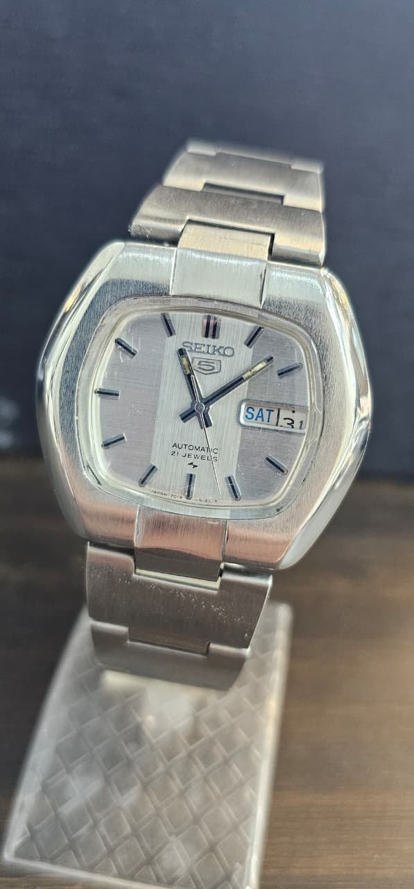 WhatsApp Image 2025-09-21 at 5.27.18 PM Vintage Seiko 5 Automatic 7019 Caliber 21-Jewels Japan made Men’s watch (Used) - Image 1