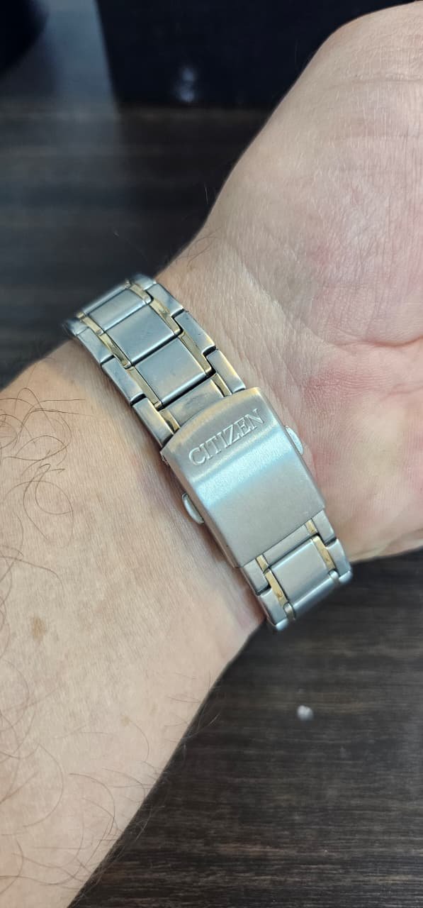 WhatsApp Image 2025-09-21 at 5.30.50 PM (2) Citizen Eco-Drive Analog White Dial Men's Watch-AW1084-51A(Used) - Image 3