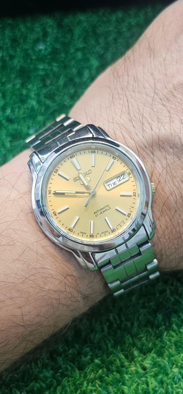 WhatsApp Image 2025-10-18 at 3.55.24 PM (1) Seiko 5 Automatic 7s26 Caliber 21-Jewels Japan made Men’s watch (Used) - Image 2