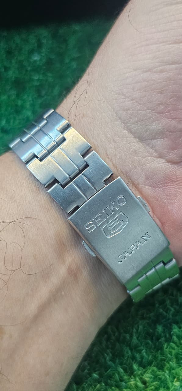 WhatsApp Image 2025-10-18 at 3.55.25 PM Seiko 5 Automatic 7s26 Caliber 21-Jewels Japan made Men’s watch (Used) - Image 3