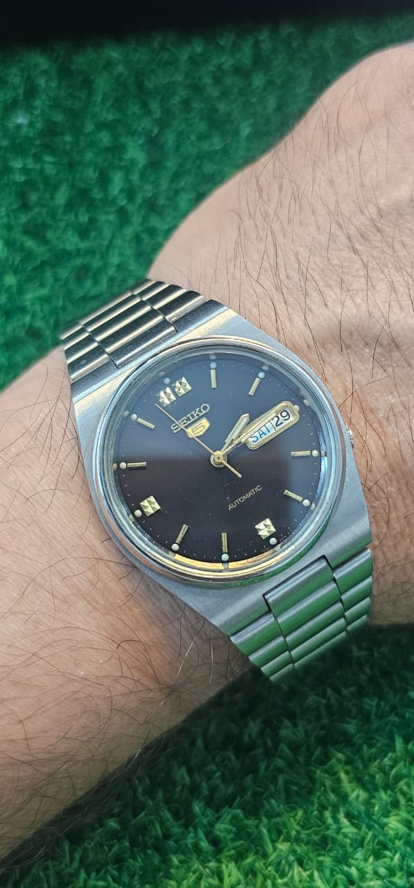 WhatsApp Image 2025-10-18 at 3.56.38 PM (1) Seiko 5 Automatic 7s26 Caliber 21-Jewels Japan made Men’s watch (Used) - Image 2