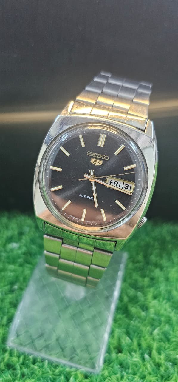 WhatsApp Image 2025-10-18 at 4.00.22 PM Seiko 5 Automatic 6309 Caliber 21-Jewels Japan made Men’s watch (Use - Image 1