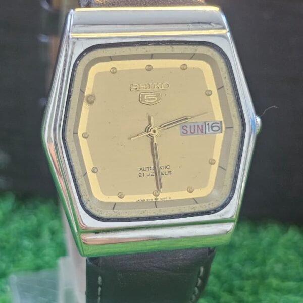 Vintage 1960s Seiko 5 Automatic 6319 caliber 21-jewels japan made watch for Men’s(Used)