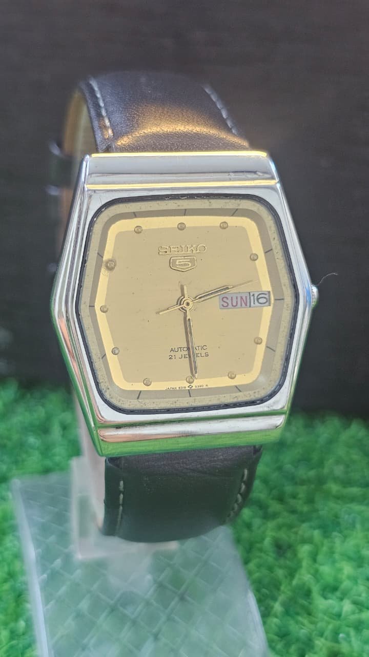 WhatsApp Image 2025-11-16 at 4.10.48 PM Vintage 1960s Seiko 5 Automatic 6319 caliber 21-jewels japan made watch for Men’s(Used) - Image 1