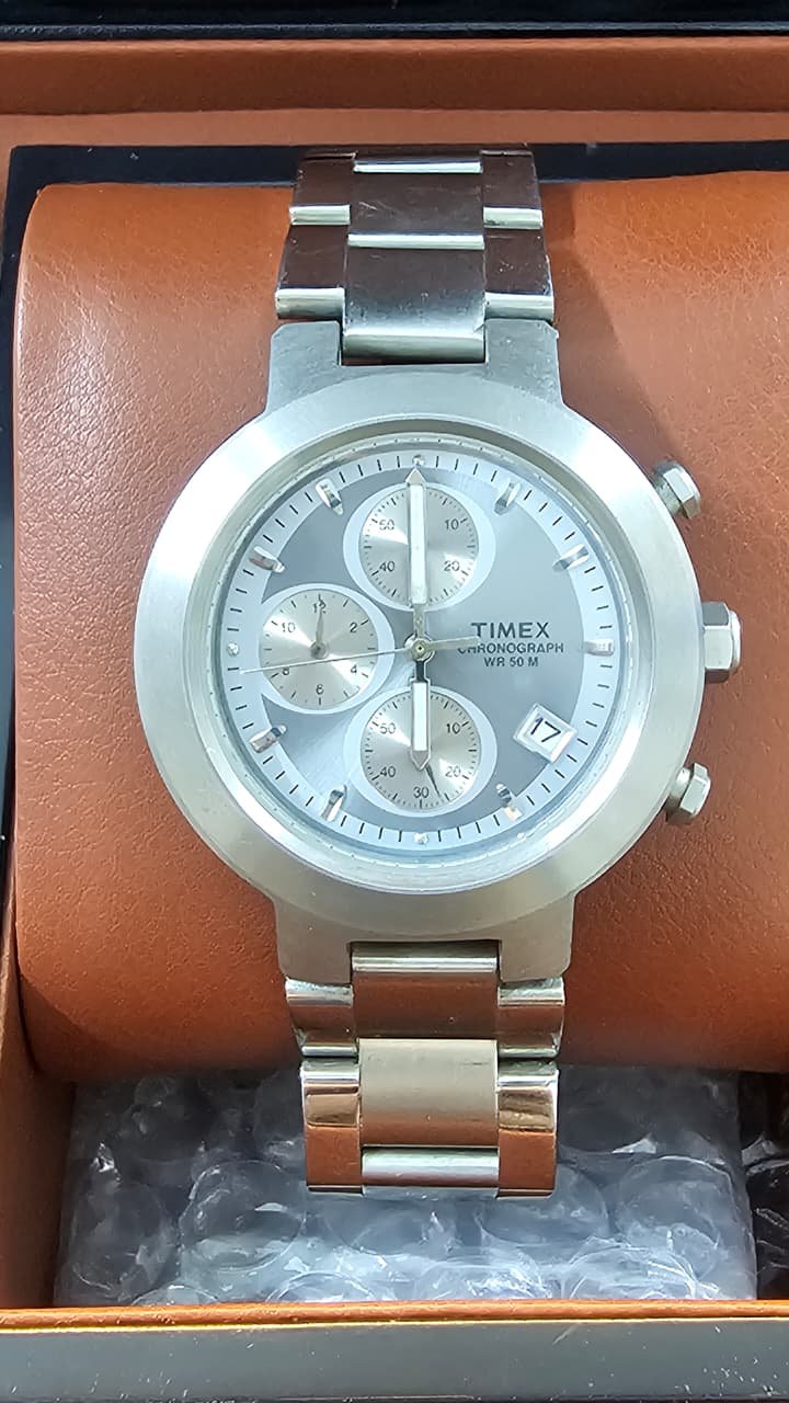 WhatsApp Image 2025-12-01 at 2.26.58 PM Timex Chronograph Japan made Quartz movement Unisex Watch (Pre-owned) - Image 1