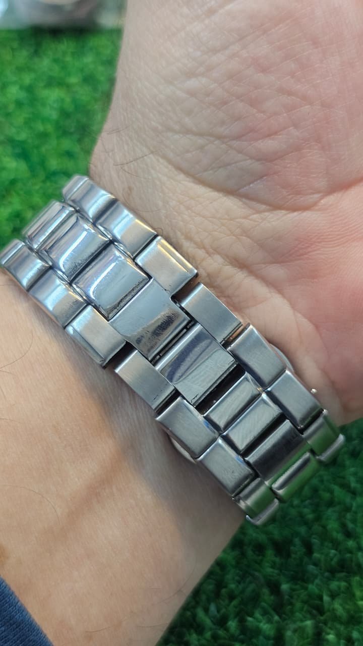 WhatsApp Image 2025-12-01 at 5.48.13 PM (1) Emporio Armani Valente AR0680 men's watch with a black dial and stainless steel band(Used) - Image 3