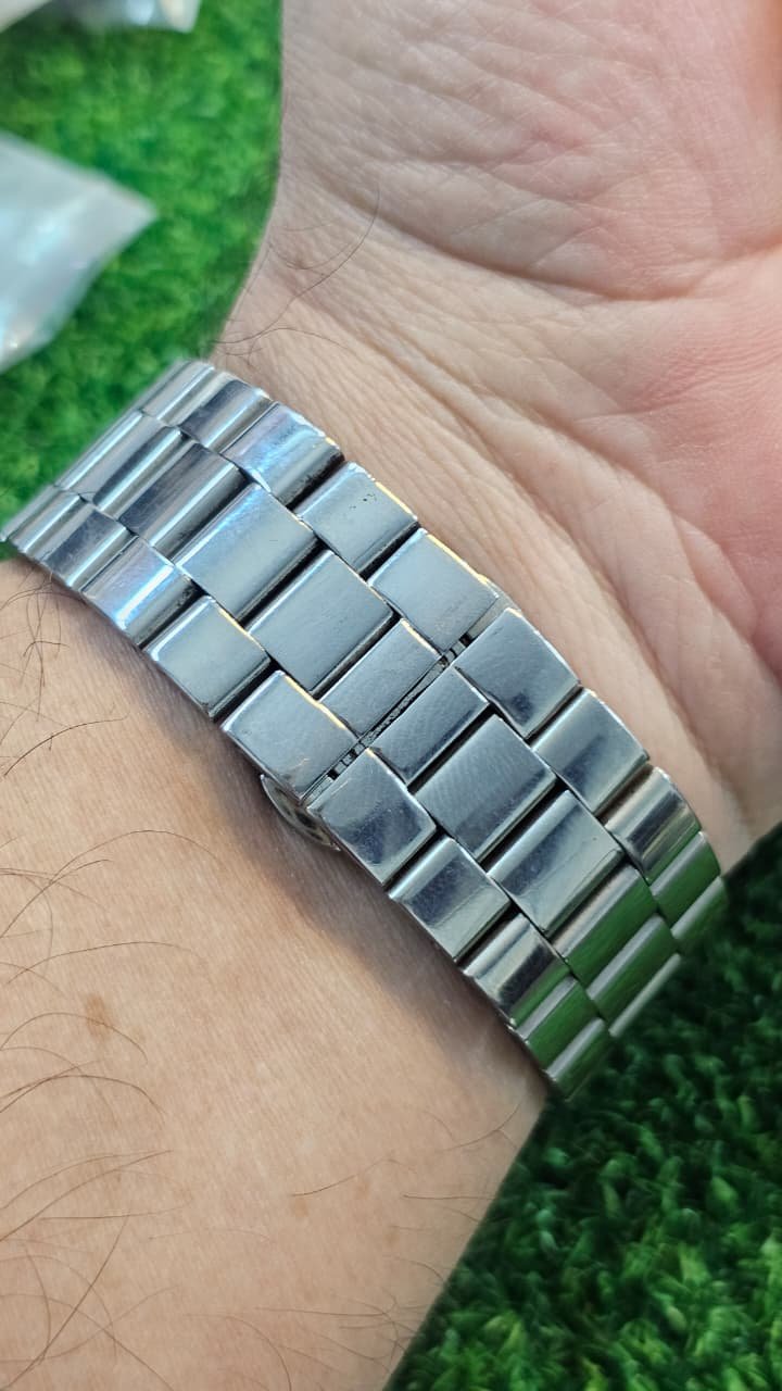 WhatsApp Image 2025-12-01 at 6.18.18 PM Emporio Armani Classic Men's Japanese Quartz watch, model number AR5330(Used) - Image 3