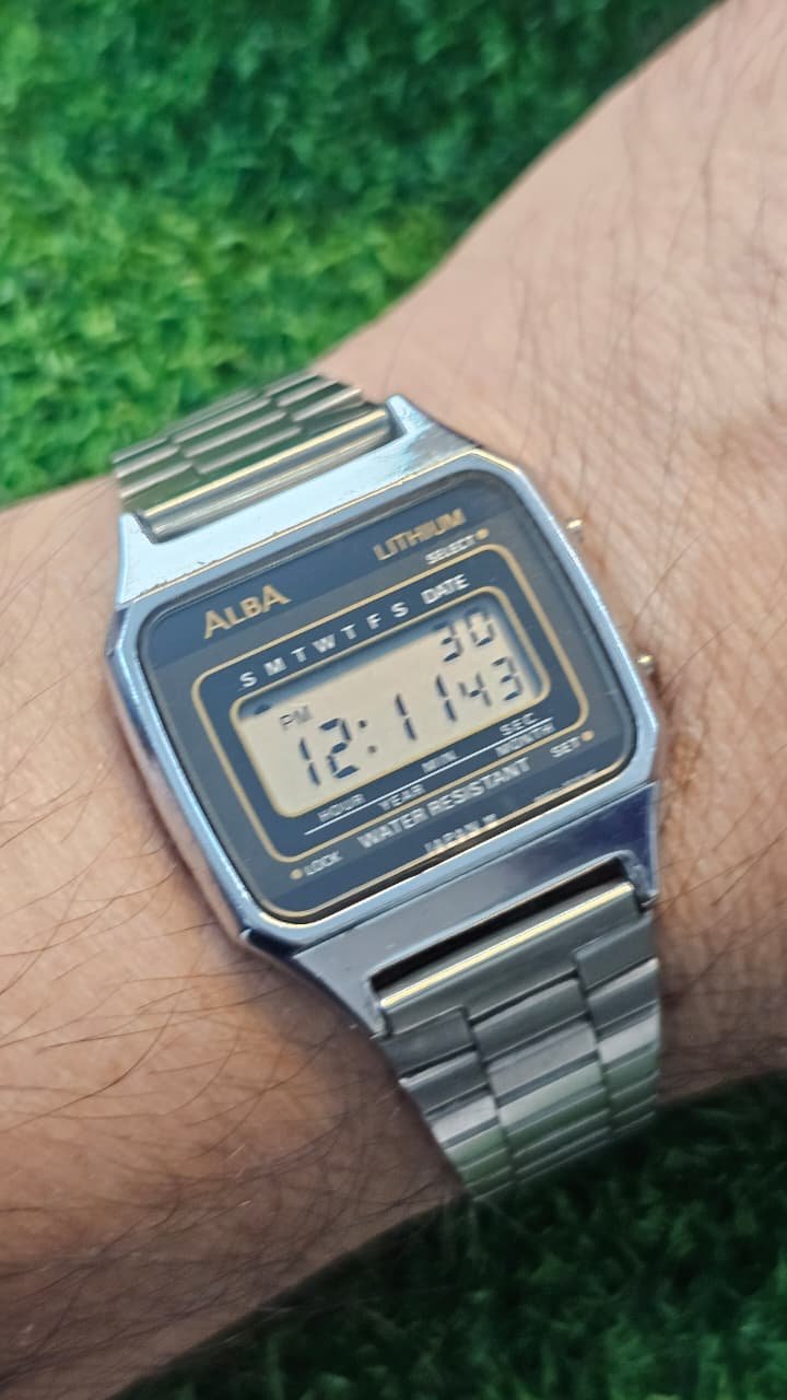 WhatsApp Image 2025-12-01 at 7.53.41 PM (4) 1980s vintage Seiko Alba W401-5050 digital quartz watch (Used) - Image 2