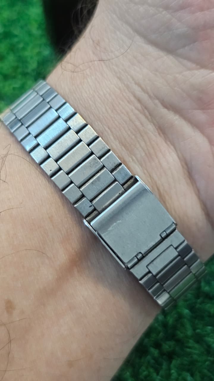 WhatsApp Image 2025-12-01 at 7.53.42 PM (2) 1980s vintage Seiko Alba W401-5050 digital quartz watch (Used) - Image 3