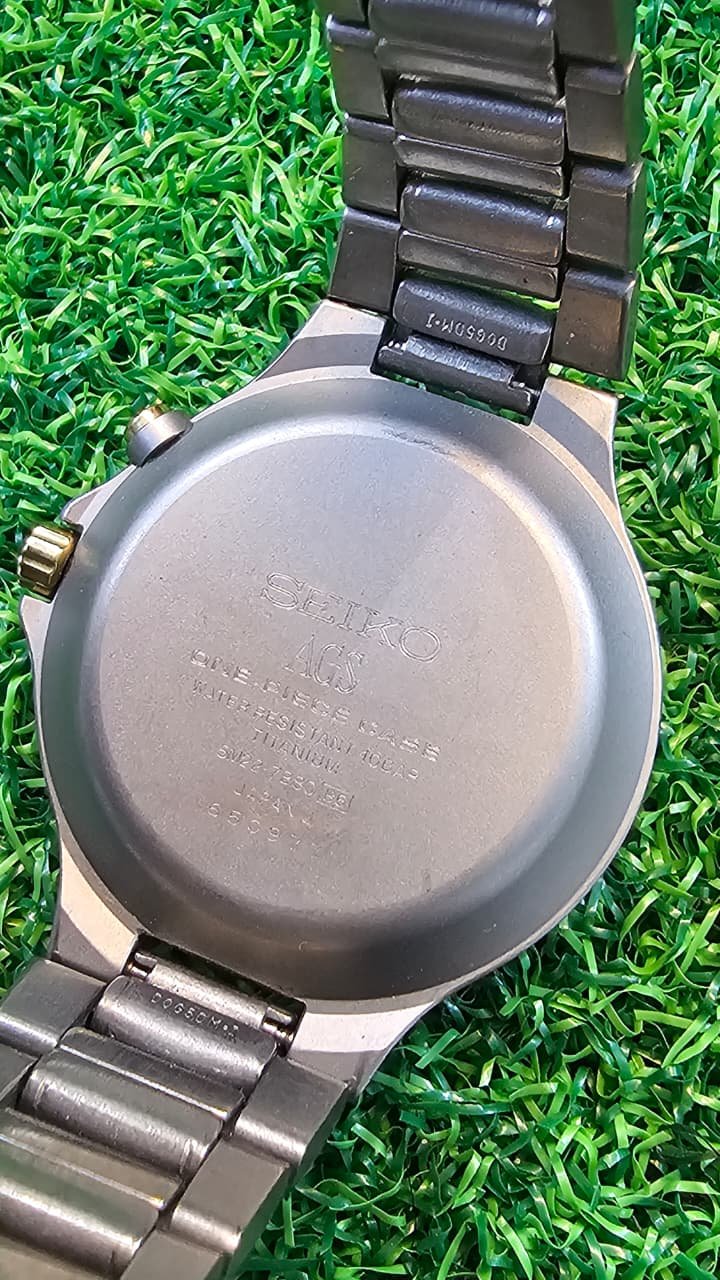 WhatsApp Image 2025-12-01 at 8.31.05 PM Vintage Seiko Spirit AGS Titanium One Piece Case Japan made Watch for Unisex (Used) - Image 4