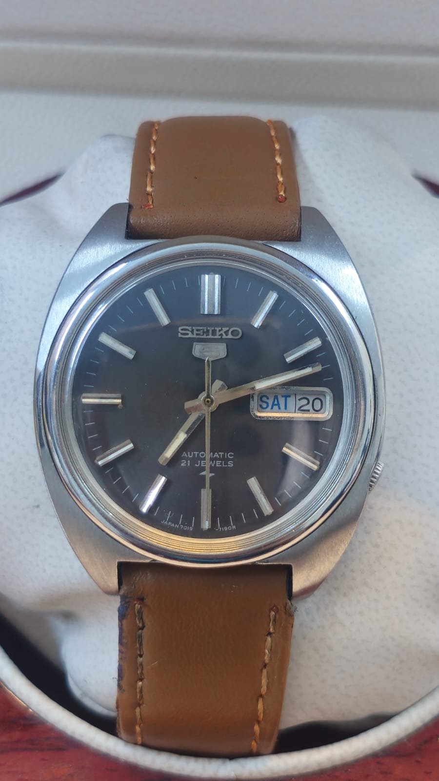 WhatsApp Image 2025-12-19 at 3.35.34 PM Seiko 5 Automatic 7019 Caliber 21-Jewels Japan made Men’s watch (Used) - Image 1