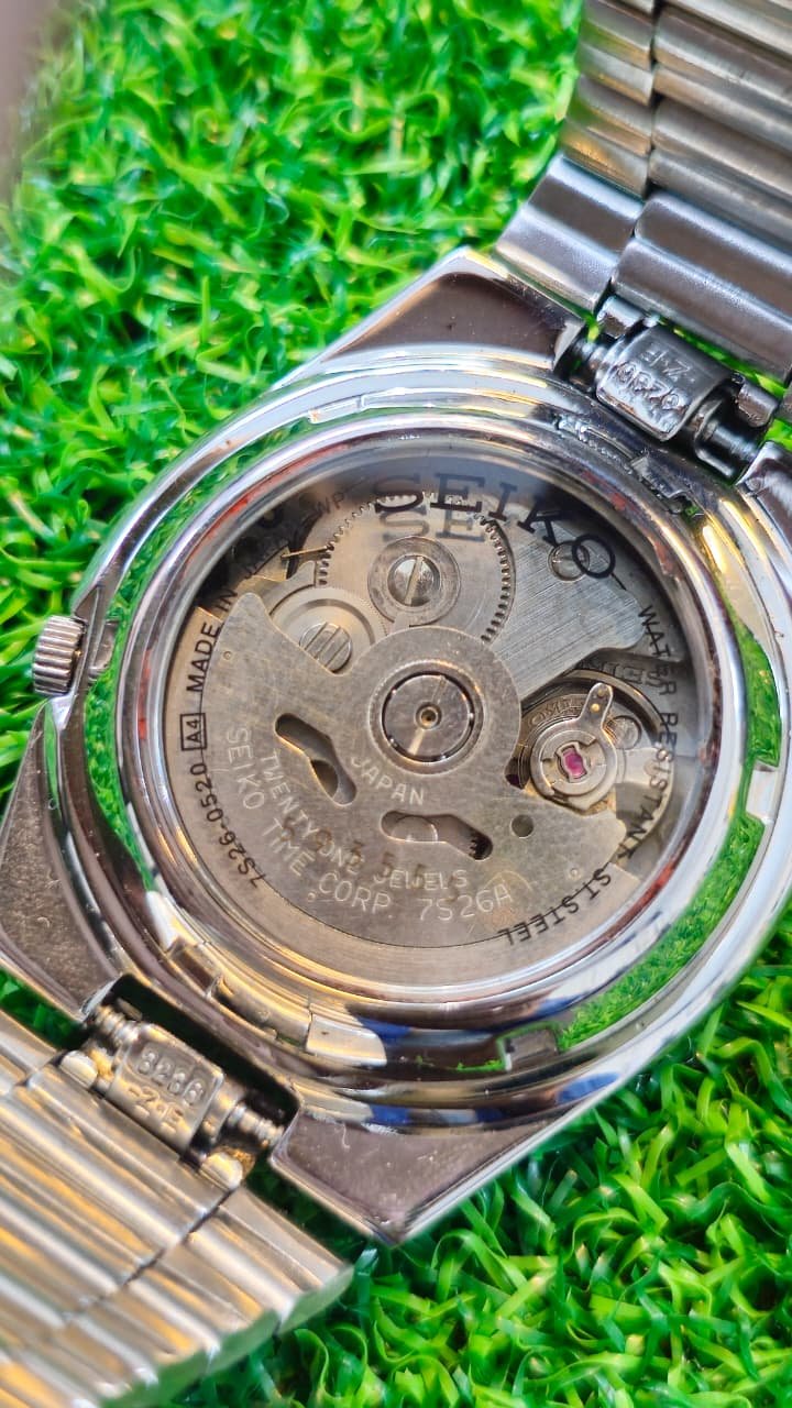 WhatsApp Image 2025-12-26 at 12.07.25 PM Seiko 5 Automatic 7s26 Caliber 21-Jewels Japan made Men’s watch (Used) - Image 4