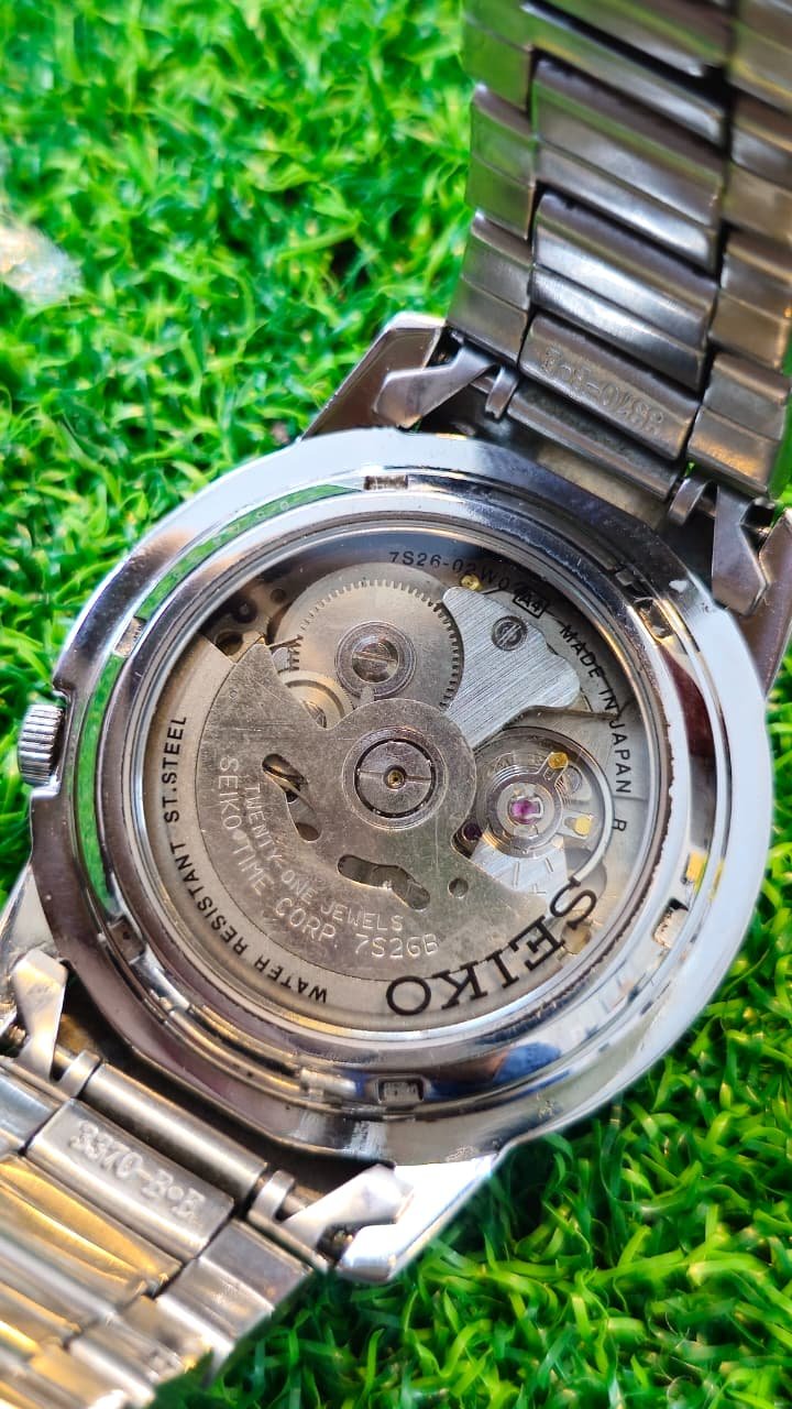 WhatsApp Image 2025-12-26 at 12.11.01 PM Seiko 5 Automatic 7s26 Caliber 21-Jewels Japan made Men’s watch (Used) - Image 4