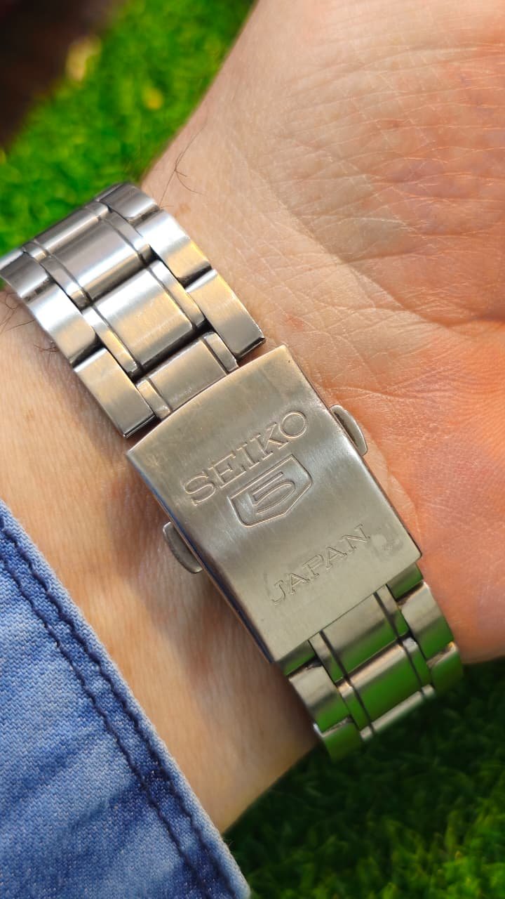 WhatsApp Image 2025-12-26 at 12.11.02 PM Seiko 5 Automatic 7s26 Caliber 21-Jewels Japan made Men’s watch (Used) - Image 3