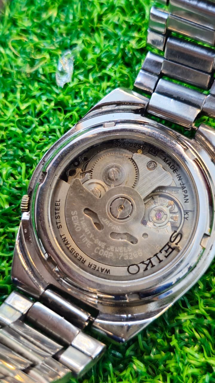 WhatsApp Image 2025-12-26 at 12.12.36 PM (1) Seiko 5 Automatic 7s26 Caliber 21-Jewels Japan made Men’s watch (Used) - Image 4