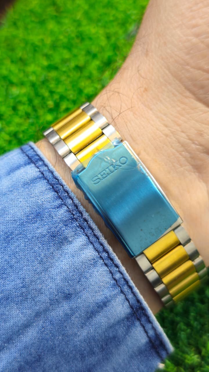 WhatsApp Image 2025-12-26 at 12.55.10 PM (1) Seiko 5 Automatic 7009 Caliber 17-Jewels Japan made Men’s watch (Used) - Image 3