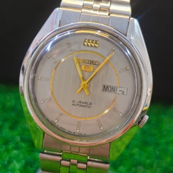 Vintage 1970s Seiko 5 Automatic 7009 Caliber 21-Jewels Japan made Men’s watch (Used)