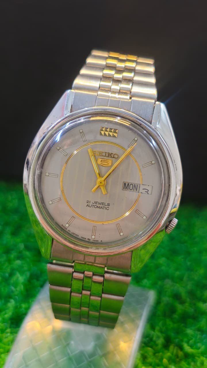 WhatsApp Image 2026-01-08 at 1.00.02 PM (3) Vintage 1970s Seiko 5 Automatic 7009 Caliber 21-Jewels Japan made Men’s watch (Used) - Image 1