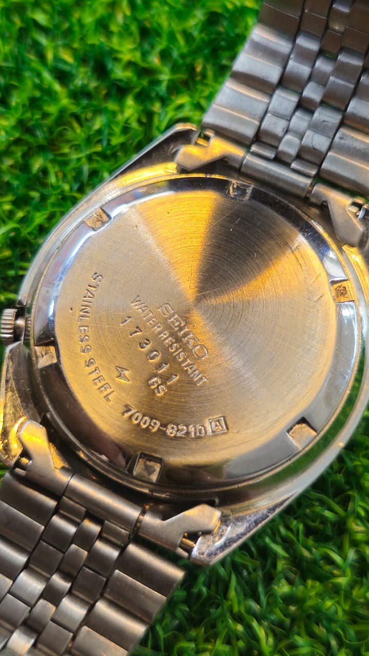 WhatsApp Image 2026-01-08 at 1.00.02 PM (4) Vintage 1970s Seiko 5 Automatic 7009 Caliber 21-Jewels Japan made Men’s watch (Used) - Image 4