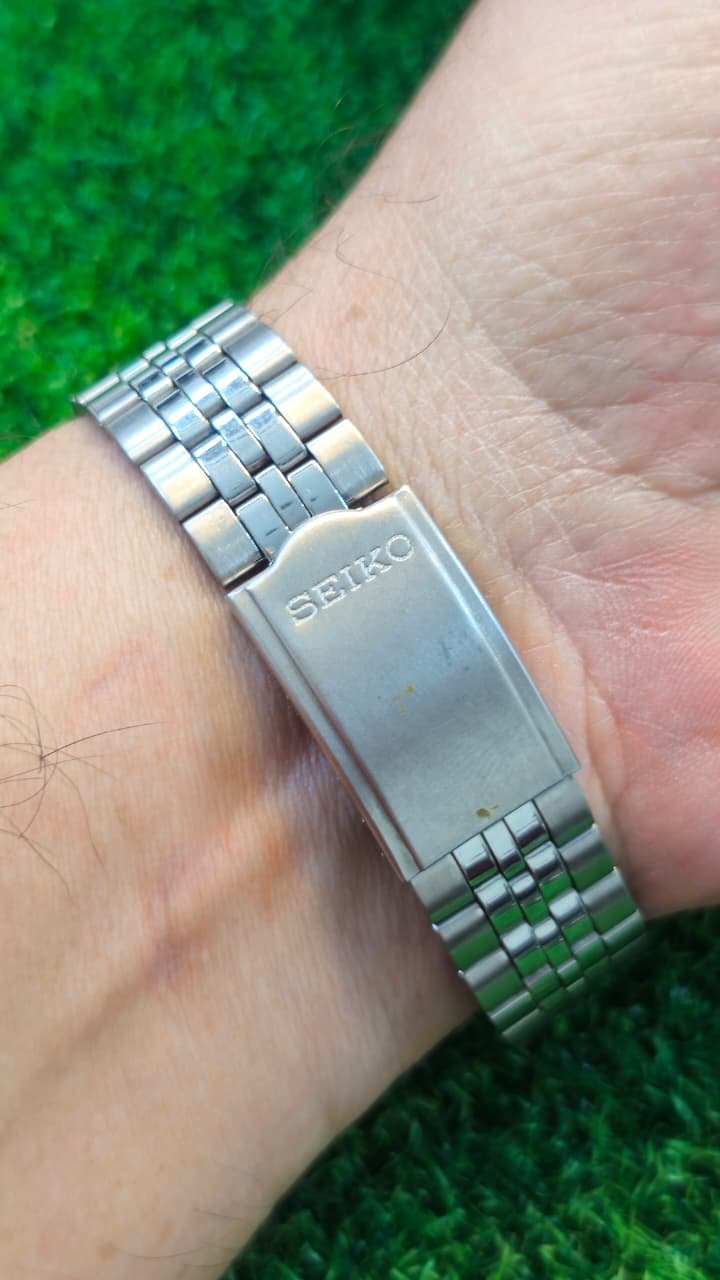 WhatsApp Image 2026-01-08 at 1.00.03 PM (1) Vintage 1970s Seiko 5 Automatic 7009 Caliber 21-Jewels Japan made Men’s watch (Used) - Image 3
