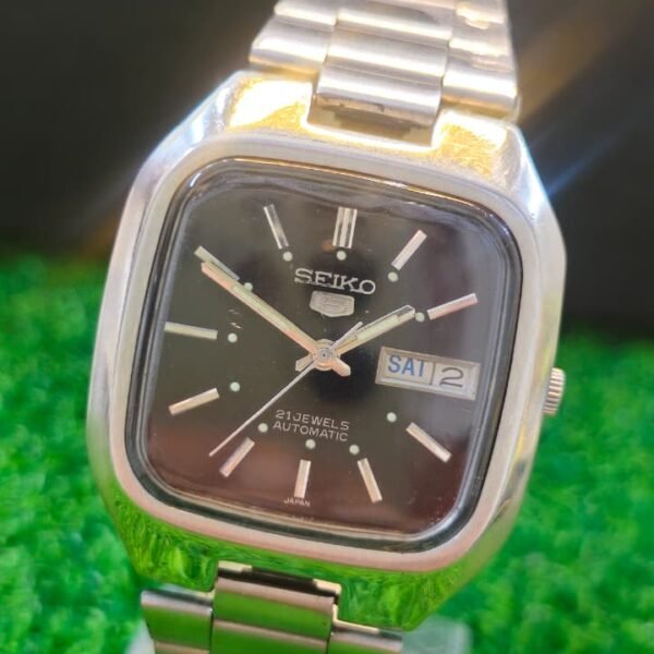 Vintage 1970s Seiko 5 Automatic 7009 Caliber 21-Jewels Japan made Men’s watch (Used)