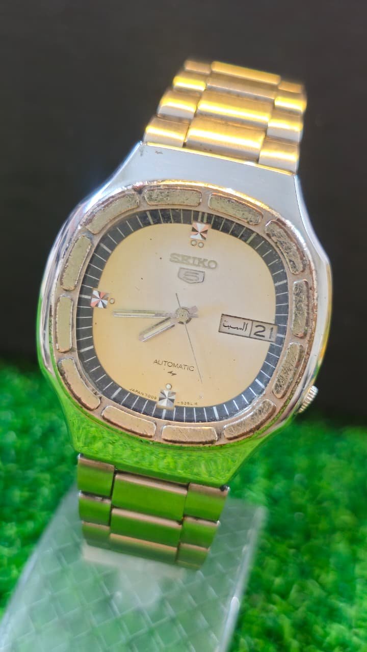 WhatsApp Image 2026-01-08 at 1.02.42 PM Vintage 1970s Seiko 5 Automatic 7009 Caliber 21-Jewels Japan made Men’s watch (Used) - Image 1