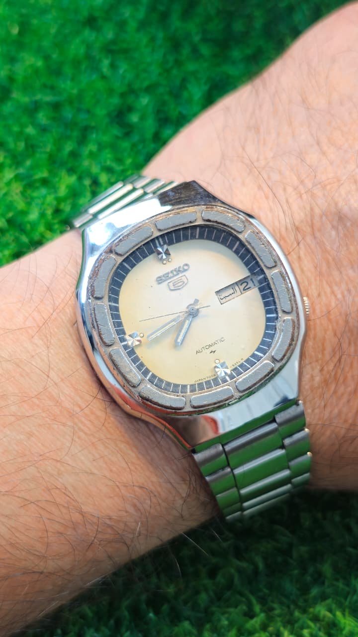 WhatsApp Image 2026-01-08 at 1.02.43 PM (1) Vintage 1970s Seiko 5 Automatic 7009 Caliber 21-Jewels Japan made Men’s watch (Used) - Image 2