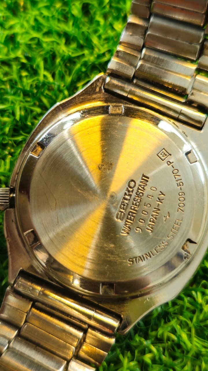 WhatsApp Image 2026-01-08 at 1.02.43 PM Vintage 1970s Seiko 5 Automatic 7009 Caliber 21-Jewels Japan made Men’s watch (Used) - Image 4