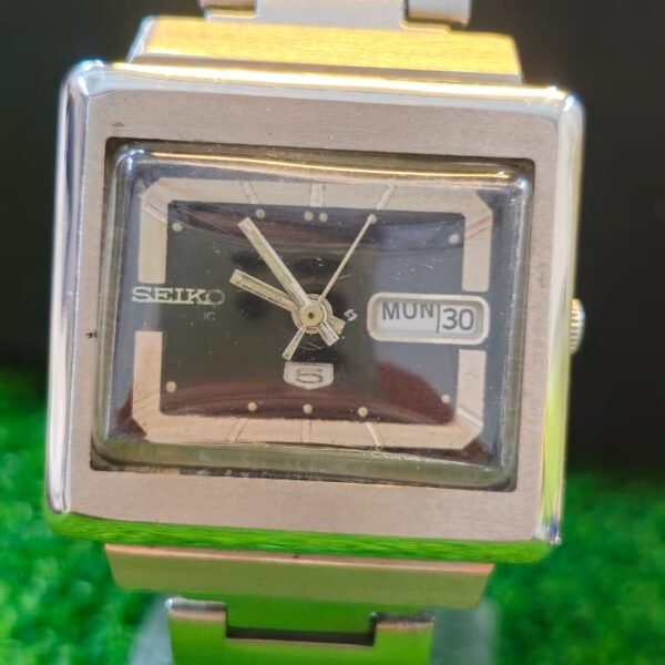 Vintage 1960s Seiko 5 Automatic 6309 Caliber 21-Jewels Japan made Men’s watch (Used)