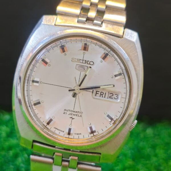 Vintage 1970s Seiko 5 Automatic 7019 Caliber 21-Jewels Japan made Men’s watch (Used)