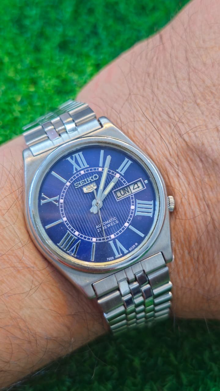 WhatsApp Image 2026-01-08 at 1.11.18 PM (1) Vintage 1970s Seiko 5 Automatic 7009 Caliber 21-Jewels Japan made Men’s watch (Used) - Image 2