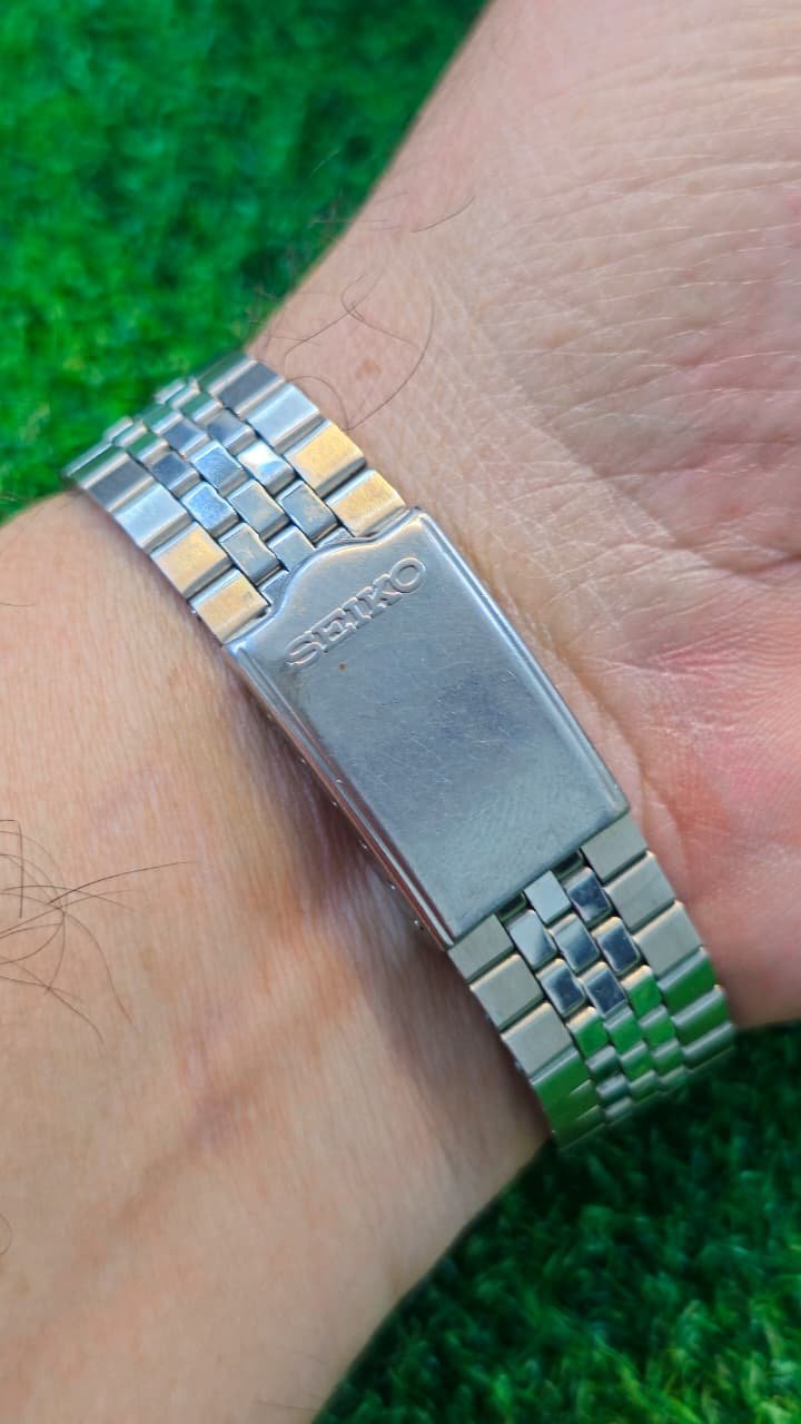 WhatsApp Image 2026-01-08 at 1.11.19 PM Vintage 1970s Seiko 5 Automatic 7009 Caliber 21-Jewels Japan made Men’s watch (Used) - Image 3