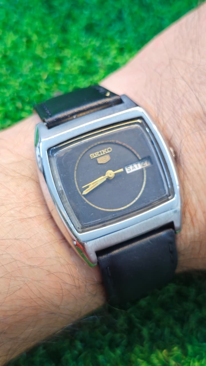 WhatsApp Image 2026-01-08 at 12.41.12 PM (1) Vintage 1960s Seiko 5 Automatic 6309 Caliber 21-Jewels TV dial Japan made Men’s watch (Used) - Image 2