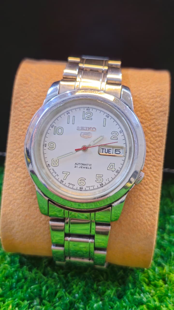 WhatsApp Image 2026-01-14 at 1.04.16 PM Seiko 5 Automatic 7s26 caliber 21-jewels japan made watch for Men's (Used) - Image 1