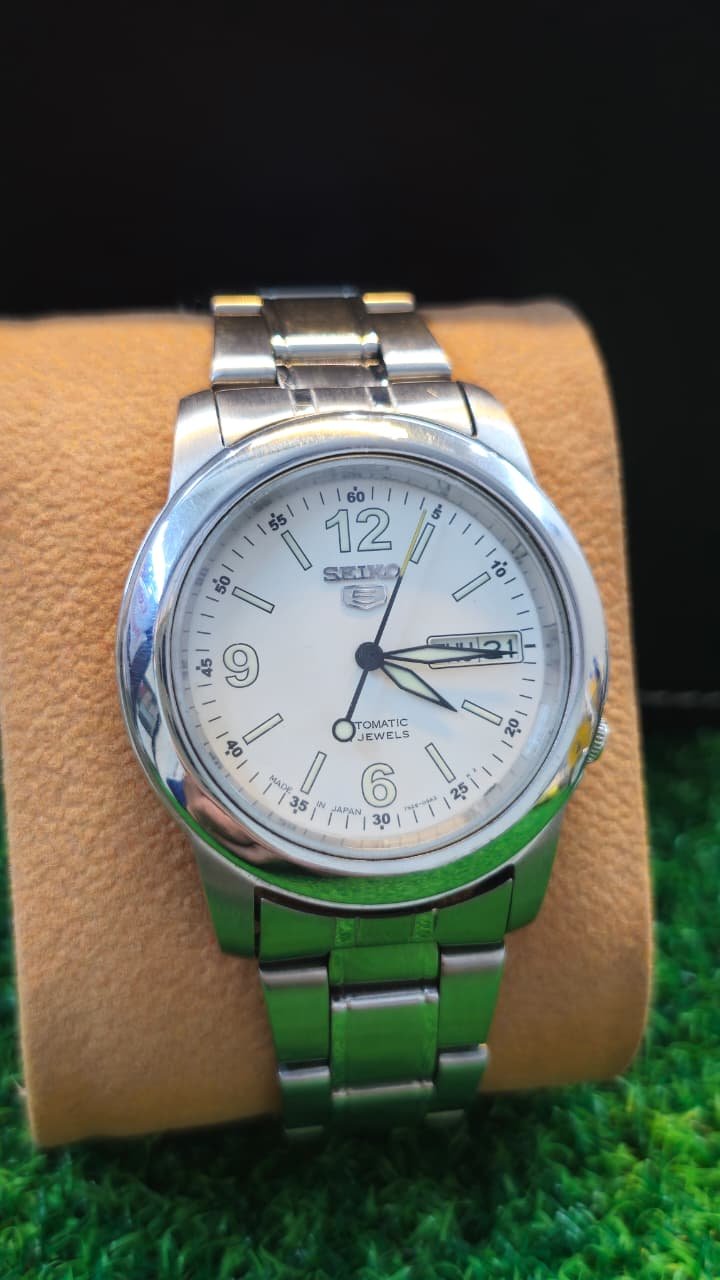 WhatsApp Image 2026-01-14 at 1.05.39 PM Seiko 5 Automatic 7s26 caliber 21-jewels japan made watch for Men's (Used) - Image 1