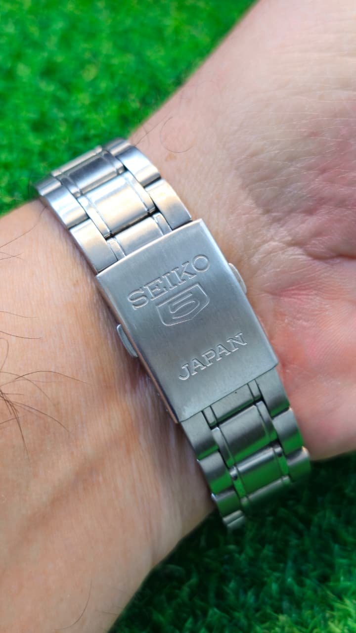 WhatsApp Image 2026-01-14 at 1.08.30 PM (1) Seiko 5 Automatic 7s26 caliber 21-jewels japan made watch for Men's (Used) - Image 3