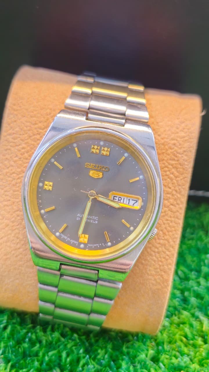 WhatsApp Image 2026-01-14 at 1.24.49 PM Seiko 5 Automatic 7s26 caliber 21-jewels japan made watch for Men's (Used) - Image 1