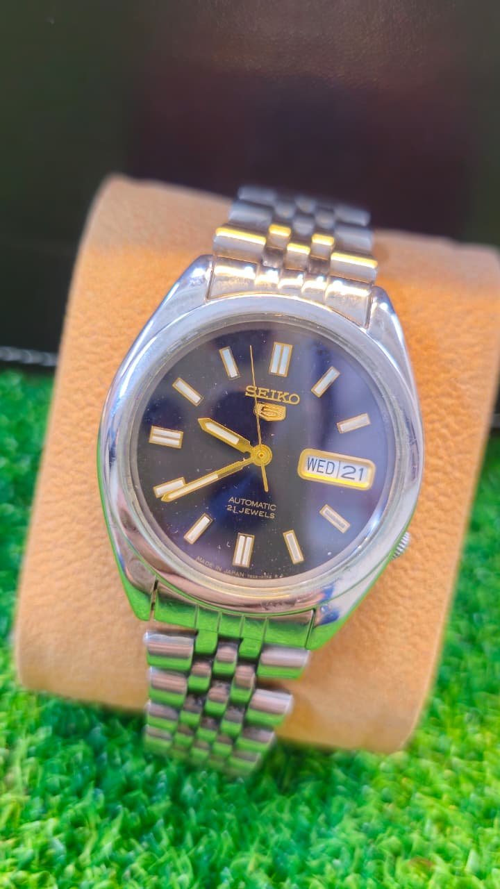 WhatsApp Image 2026-01-14 at 1.36.26 PM Seiko 5 Automatic 7s26 caliber 21-jewels japan made watch for Men's (Used) - Image 1