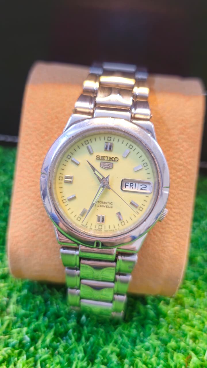 WhatsApp Image 2026-01-14 at 1.38.04 PM Seiko 5 Automatic 7s26 caliber 21-jewels japan made watch for Unisex (Used) - Image 1