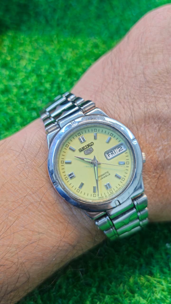 WhatsApp Image 2026-01-14 at 1.38.05 PM Seiko 5 Automatic 7s26 caliber 21-jewels japan made watch for Unisex (Used) - Image 2