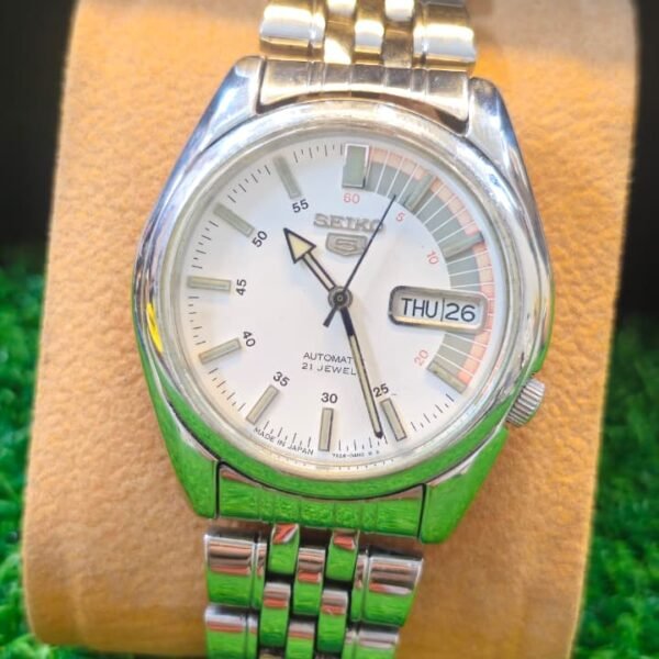 Seiko 5 Automatic 7s26 caliber 21-jewels White Racer dial japan made watch for Men's (Used)