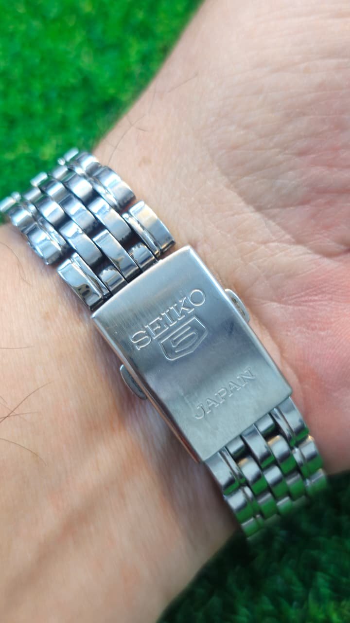 WhatsApp Image 2026-01-14 at 1.41.06 PM (1) Seiko 5 Automatic 7s26 caliber 21-jewels White Racer dial japan made watch for Men's (Used) - Image 3