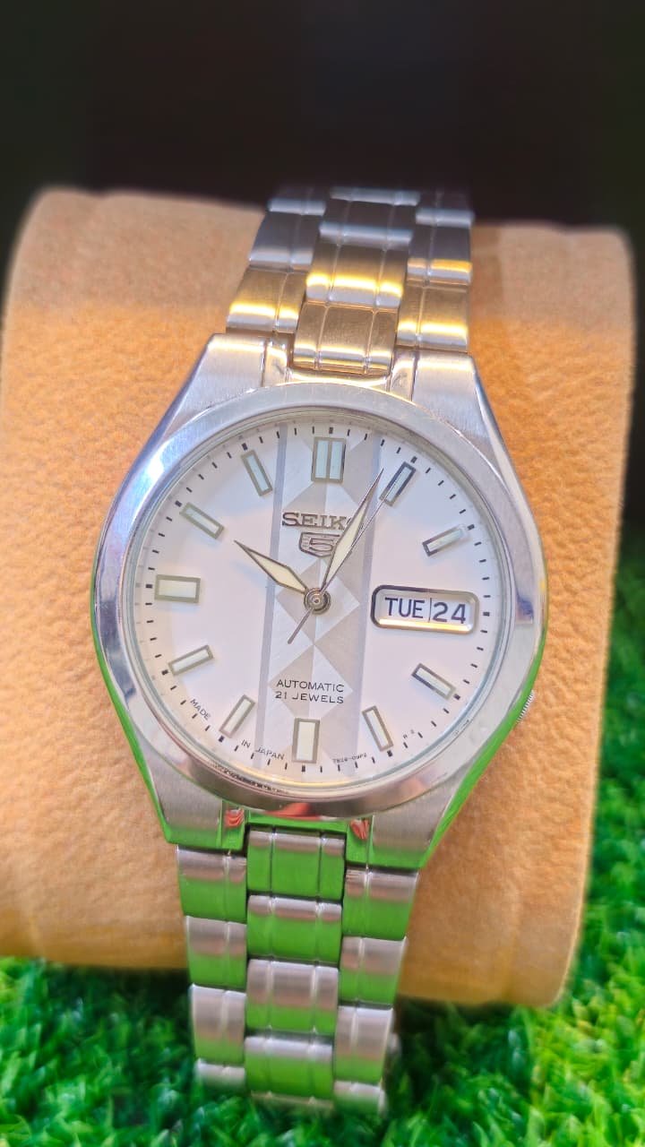 WhatsApp Image 2026-01-14 at 1.42.15 PM Seiko 5 Automatic 7s26 caliber 21-jewels japan made watch for Men's (Used) - Image 1