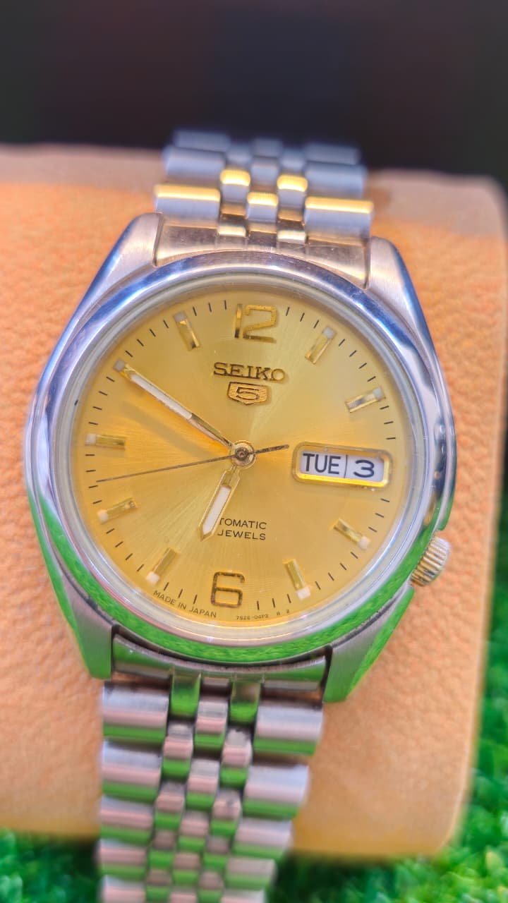 WhatsApp Image 2026-01-14 at 12.45.36 PM (2) Seiko 5 Automatic 7s26 caliber 21-jewels japan made watch for Men's (Used) - Image 1